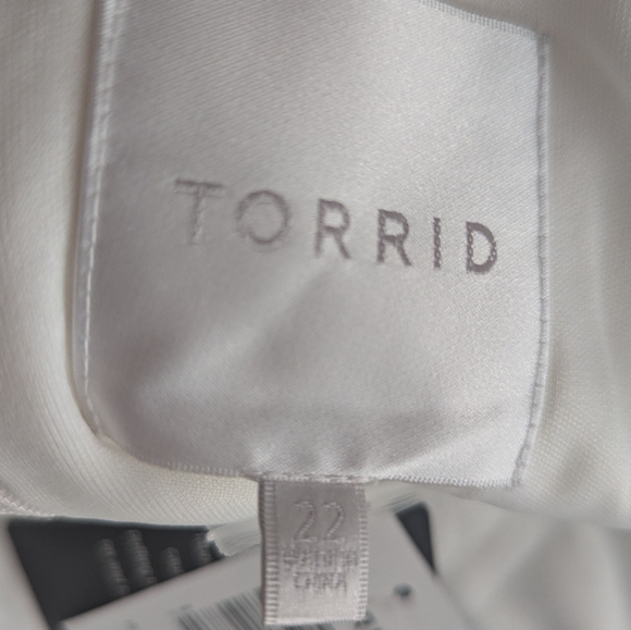 Bodycon White Dress Torrid - Picture 13 of 13